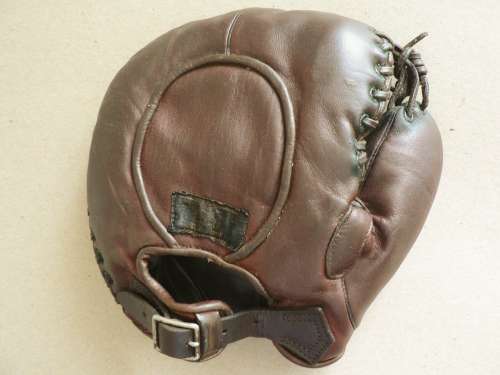 D&M Basemitt 2 Back